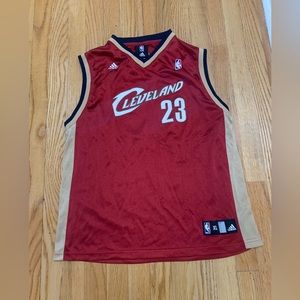 ADIDAS JAMES #23 CLEVELAND (size 18-20 Boy)